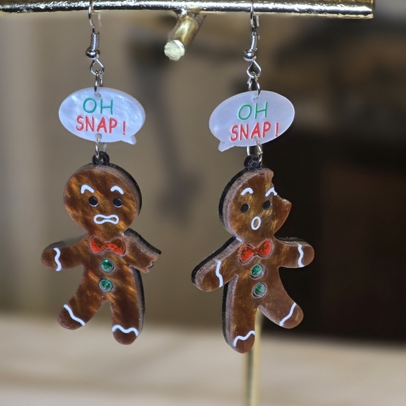 CHISTMAS/HOLIDAY OH SNAP GINGERBREAD MAN EARRINGS - Picture 4 of 5